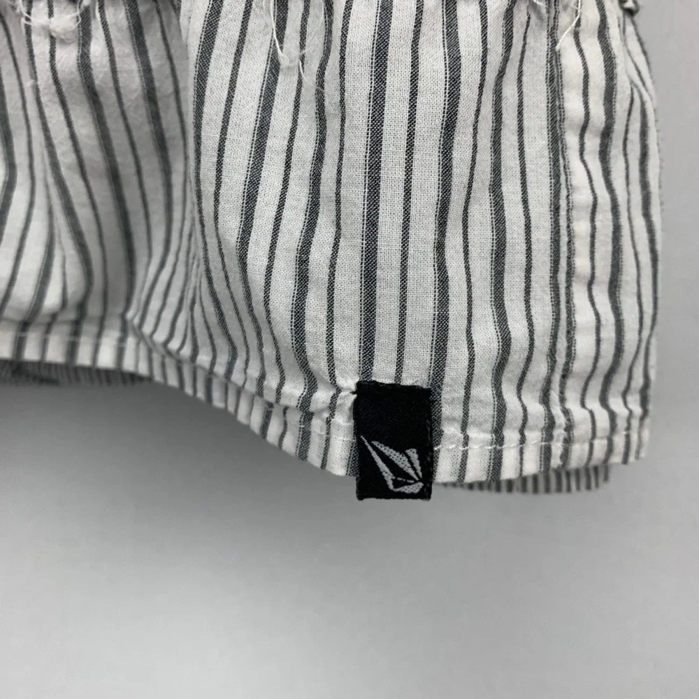 VOLCOM Gray And White Adjustable Strap Ruffle Tiered Smocked Back Sundre… - Picture 4 of 6
